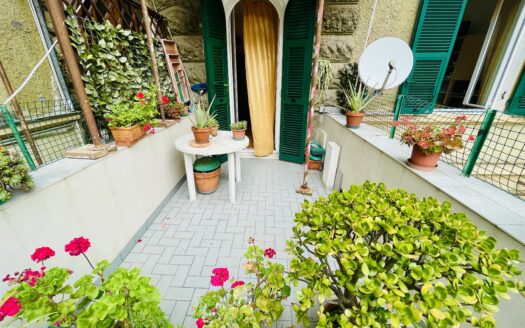 Appartamento centralissimo con terrazzo a Certosa