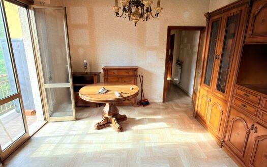 Appartamento di 6 vani in via Croce Bianca a Mignanego