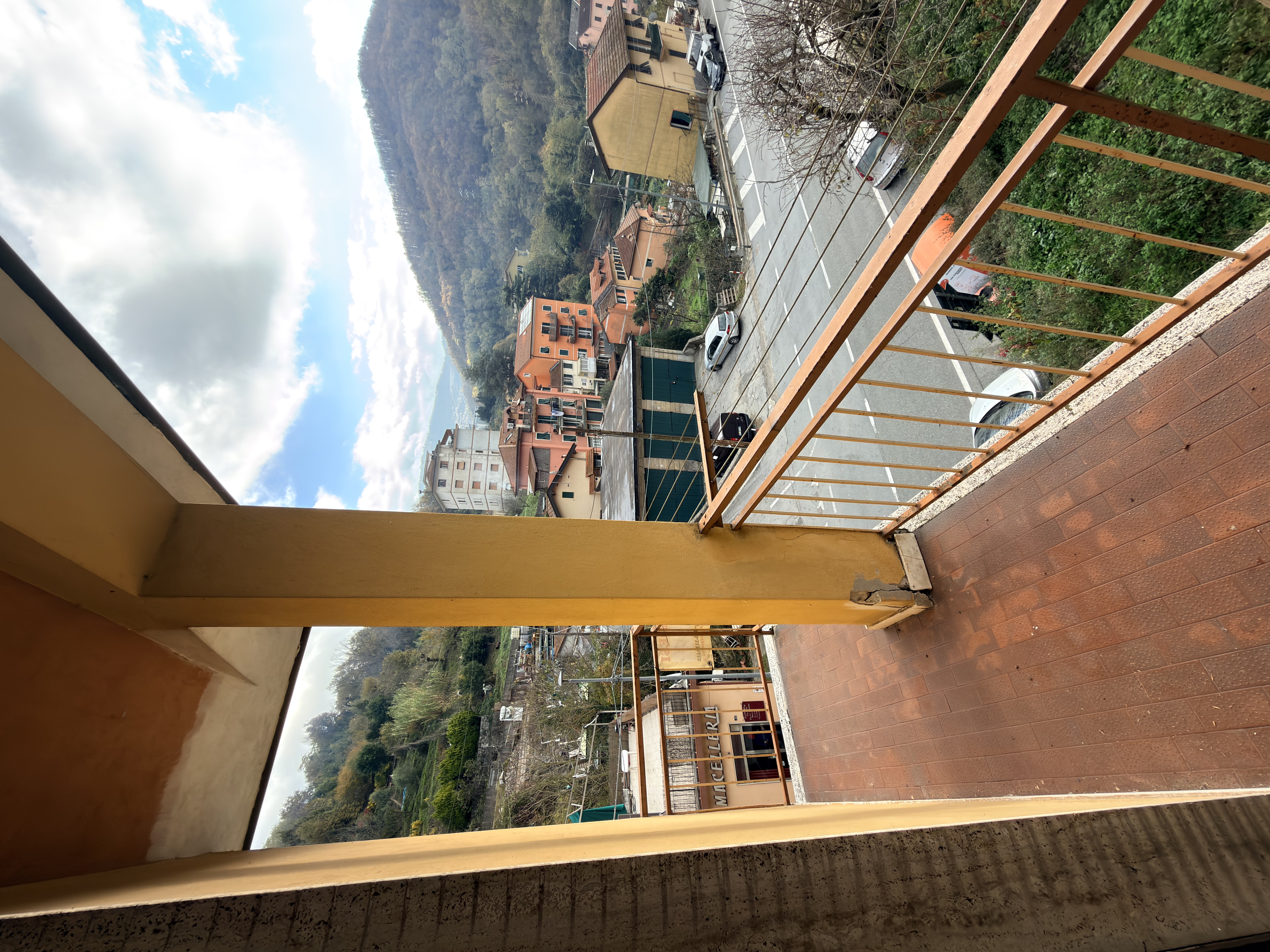 Appartamento di 6 vani in via Croce Bianca a Mignanego